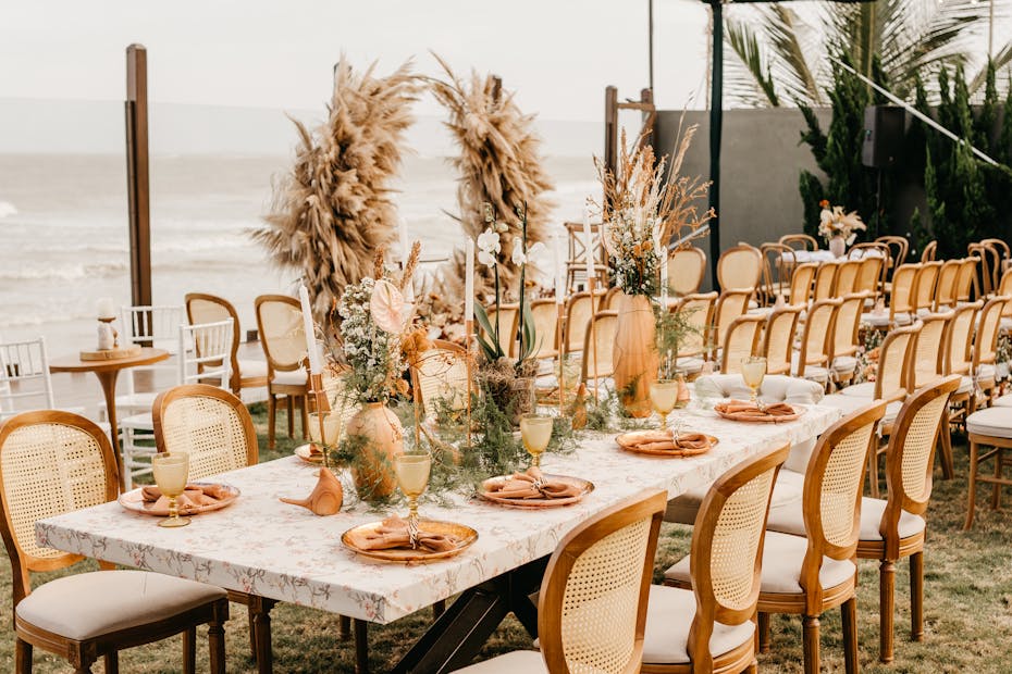 Stół weselny w stylu boho.