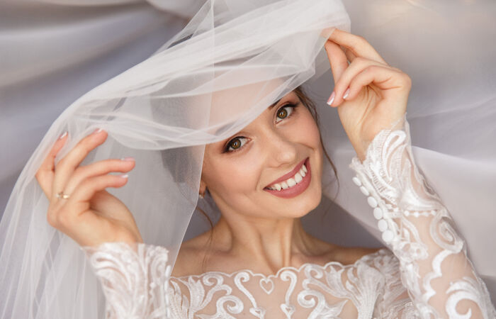 Ślubny makijaż krok po kroku – kosmetyki, których potrzebujesz