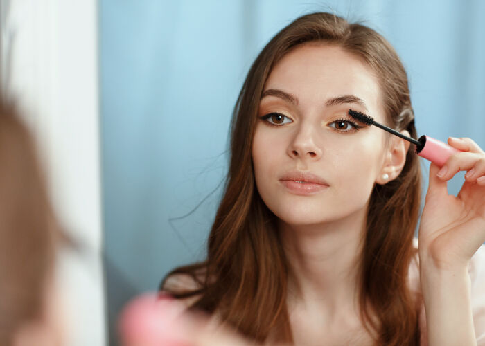 Makijaż ślubny dla kobiet, które nie malują się na co dzień – lekki i naturalny efekt