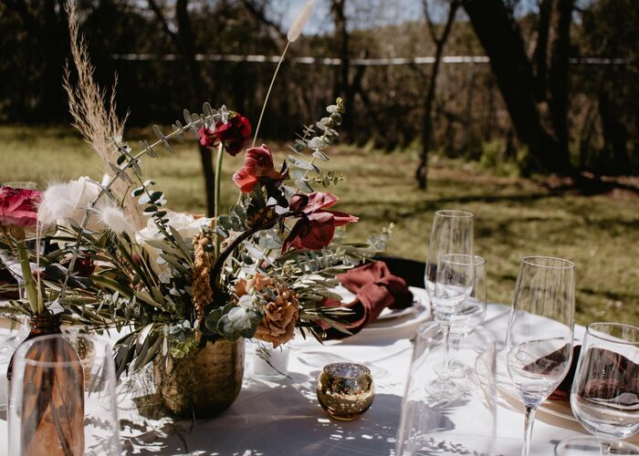 Wesele w stylu boho, glamour czy rustykalnym? Jak wybrać idealny styl?