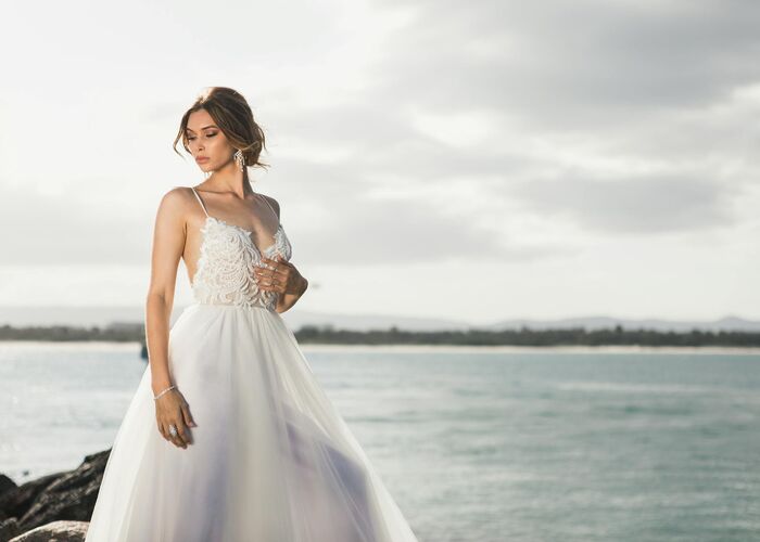 Trendy w sukniach ślubnych na 2025 rok!