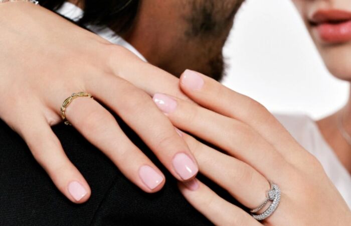 Jaki pierścionek zaręczynowy z żółtego złota wybrać? Ranking najpiękniejszych modeli