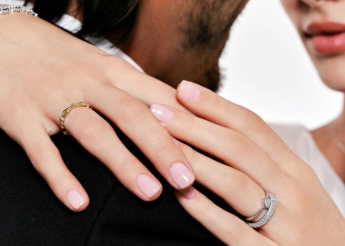 Jaki pierścionek zaręczynowy z żółtego złota wybrać? Ranking najpiękniejszych modeli
